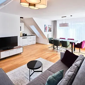 Apartamento Myfavorit - Spacious Next To Puplic Transport U1 Direct Connection To Citycenter, Viena
